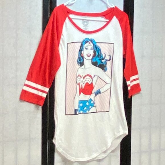 DC Comics Scoop Neck & Hem Wonder Woman 3/4 Raglan Sleeve Tee Shirt Red White XL - Picture 3 of 10